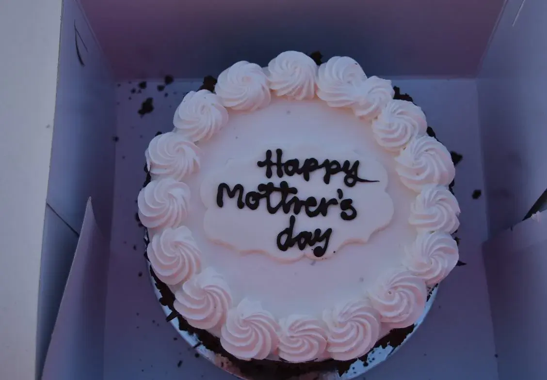 Cake decorated with a Happy Mother’s Day message