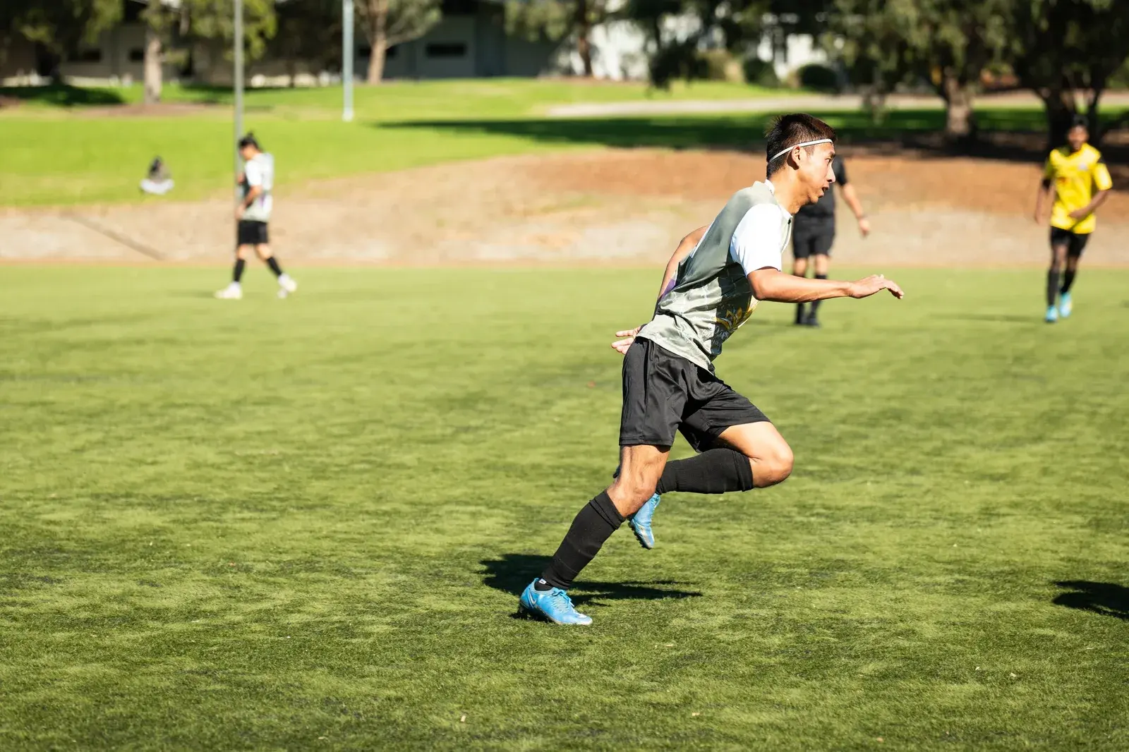 Tigers player running with the ball